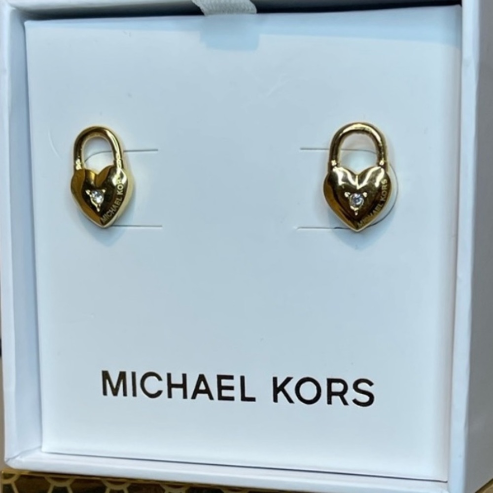 New Michael Kors Logo Heart Padlock Stud Earrings - Picture 4 of 11